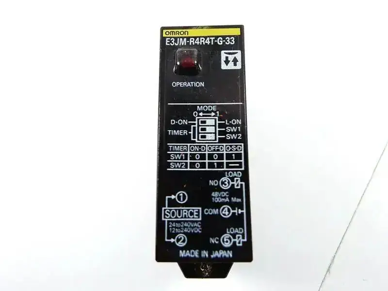 OMRON E3JM-R4R4T-G-33 Sensor