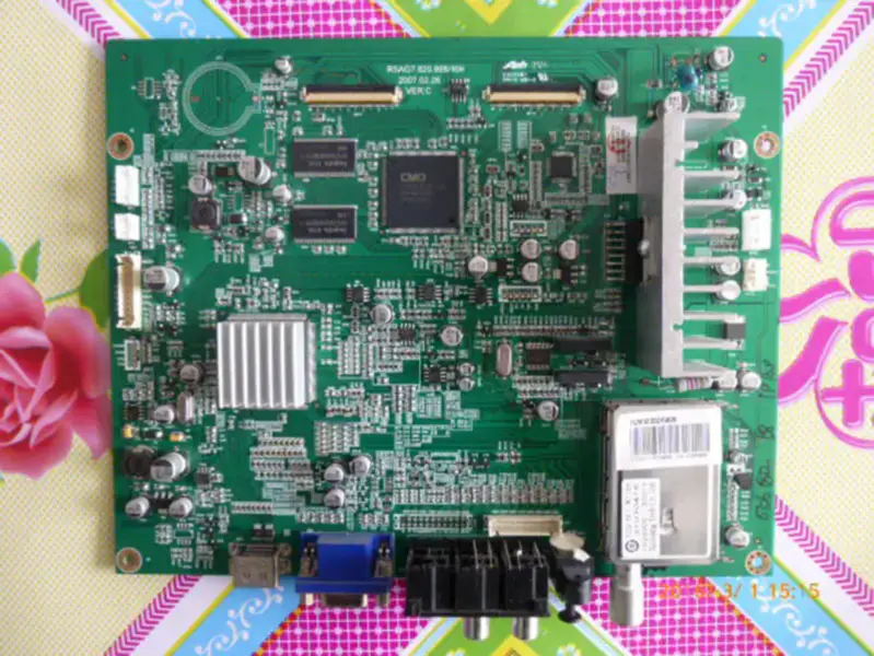 Hisense TLM3233D(0)112553 Board RSAG7.820.998/ROH with V320B1-L07 lcd