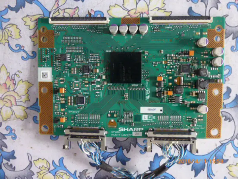 Toshiba 40XV650C logic Board CPWBX RUNTK4323TP ZA lcd LK400D3LA21