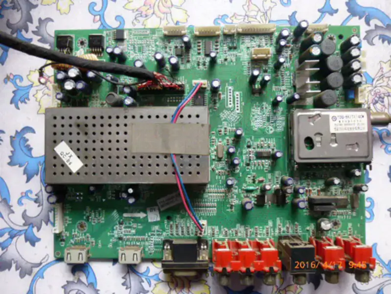 Carte Skyworth 32L08HR 5800-A8K220-0040 avec carte LCD LC320WXN (SA)(C1)