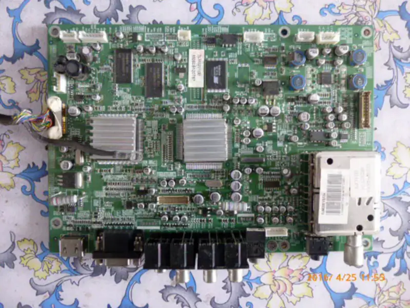 Hisense TLM3201(3) Board RSAG7.820.712 with lcd QD32HL03
