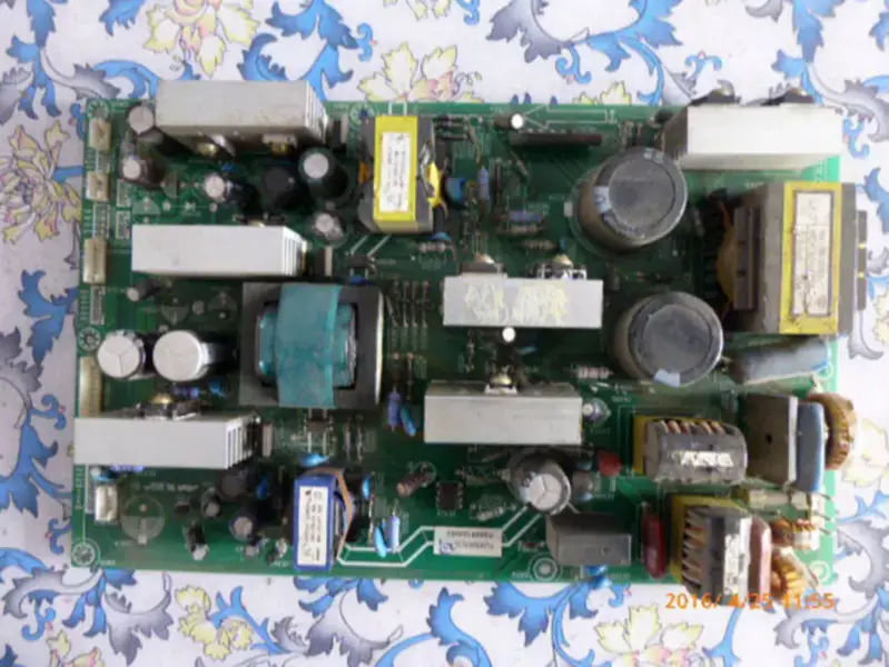 Hisense TLM3201 TLM3233 Placa de fuente de alimentación RSAG7.820.838