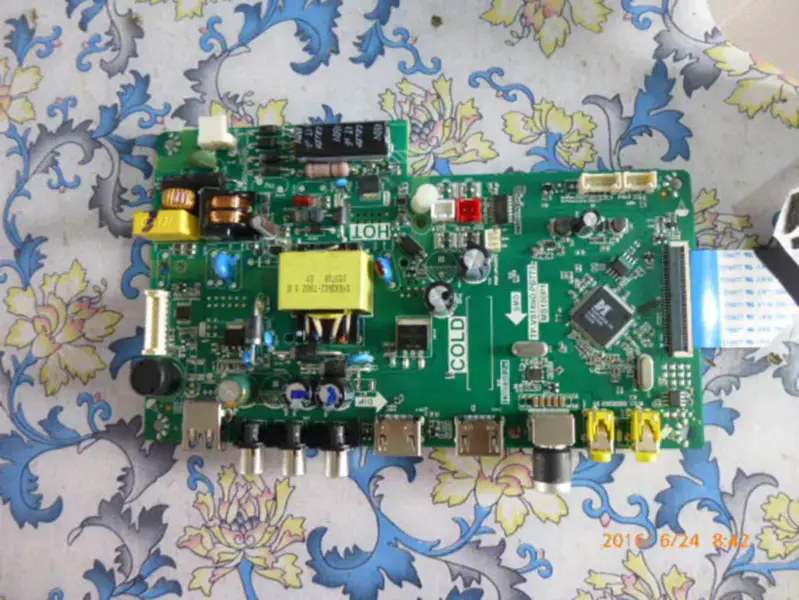 Carte TCL L32F1680B TP.VST69D.PB773 avec écran lcd TCL LVW320CS0T