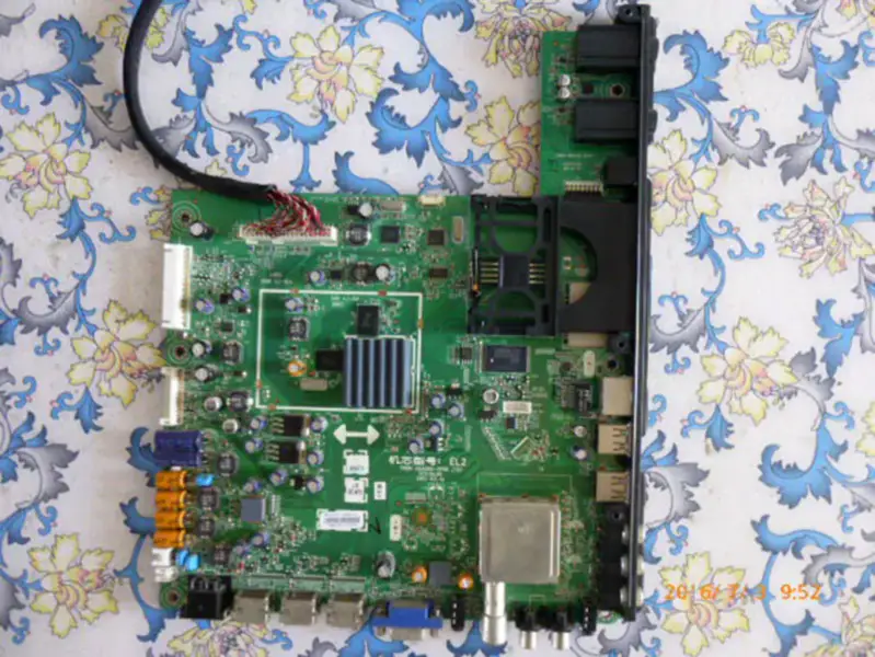 Carte Skyworth 42E750A 5800-A8A060-0P00 avec écran LCD LG LC420EUN