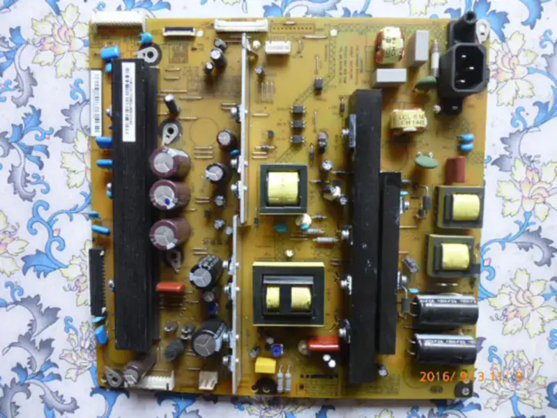 Changhong 3D51C20000 carte d'alimentation R-HS230BX-5HF02 XR7.820.356 V1.5