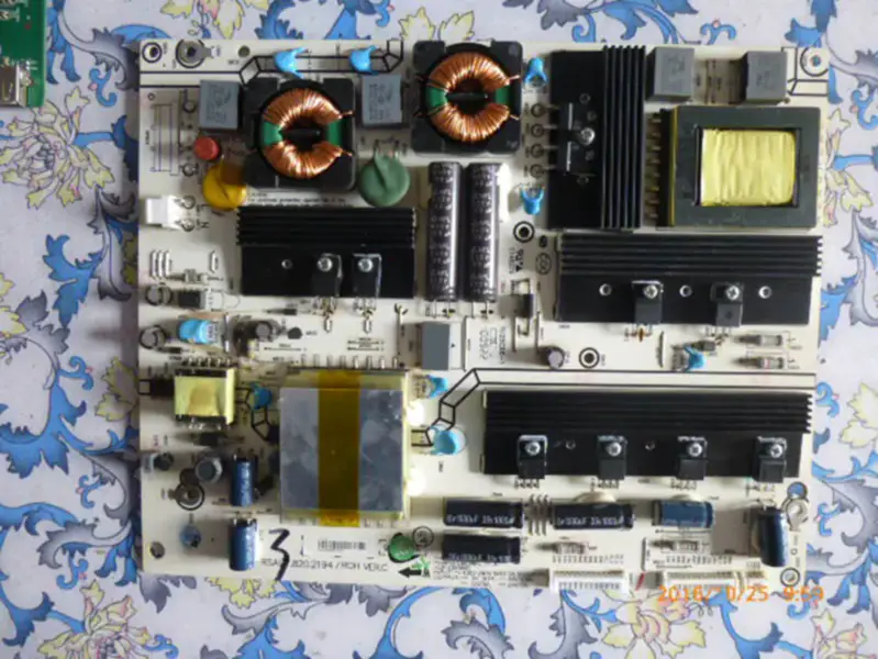 Hisense LED42XT39G3D LED46K11P LED46K16P Carte d'alimentation RSAG7.820.2194