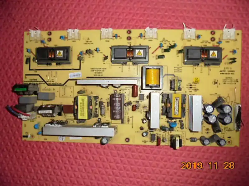 Carte d'alimentation Skyworth 32K03HR 5800-P32TQF-0030 168P-P32TQF-00