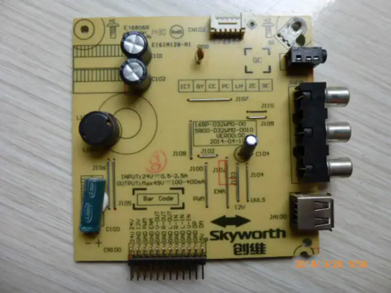 Carte d'entraînement Skyworth 32E360E de 32 pouces