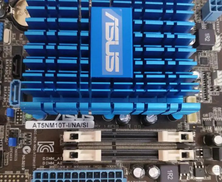 Carte mère Asus AT5NM10T-I