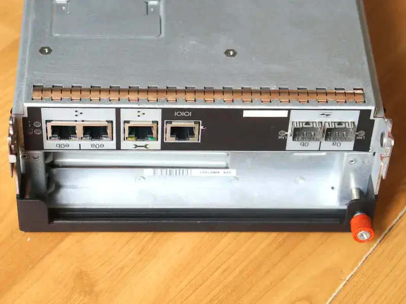 NETAPP 111-00238+G1 Contrôleur