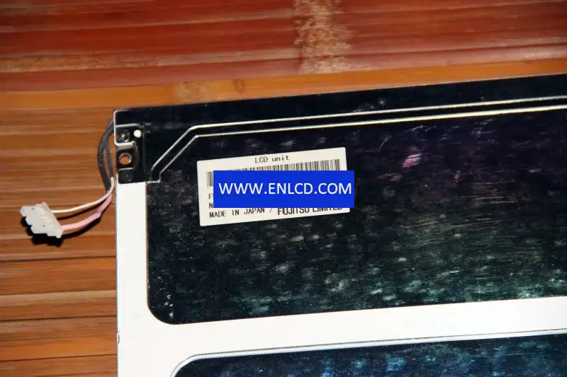 Remplacement de la dalle LCD Fujitsu FLC31SVC6S-17 pour ordinateur portable