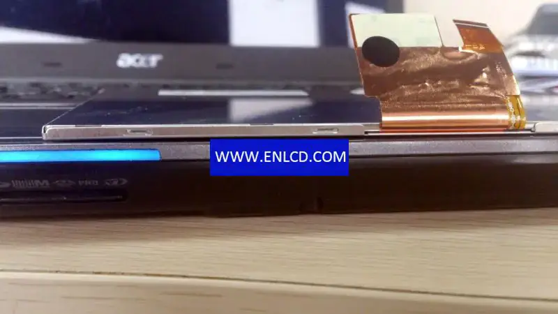 Remplacement du panneau LCD HannStar HSD070PFW3-D00
