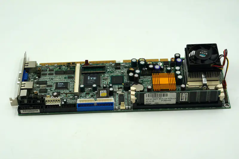 Scheda madre industriale Ibase IB745 con CPU RAM e FAN