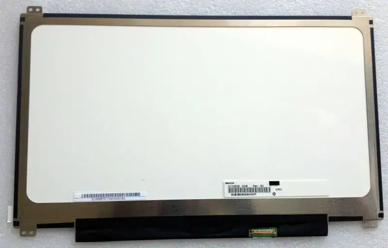 Remplacement du panneau LCD Innolux N133BGE-EAB pour ordinateur portable