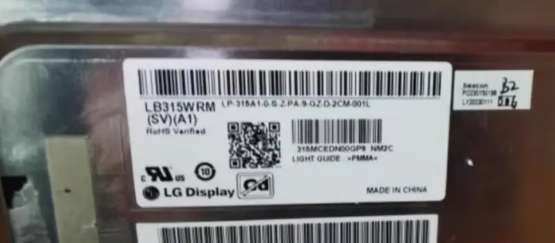 Remplacement de l'écran LCD LG LB315WRM-SVA1
