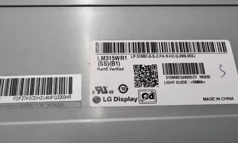 Remplacement de l'écran LCD LG LM315WR1-SSB1