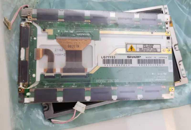 Sharp LQ71Y03 LCD