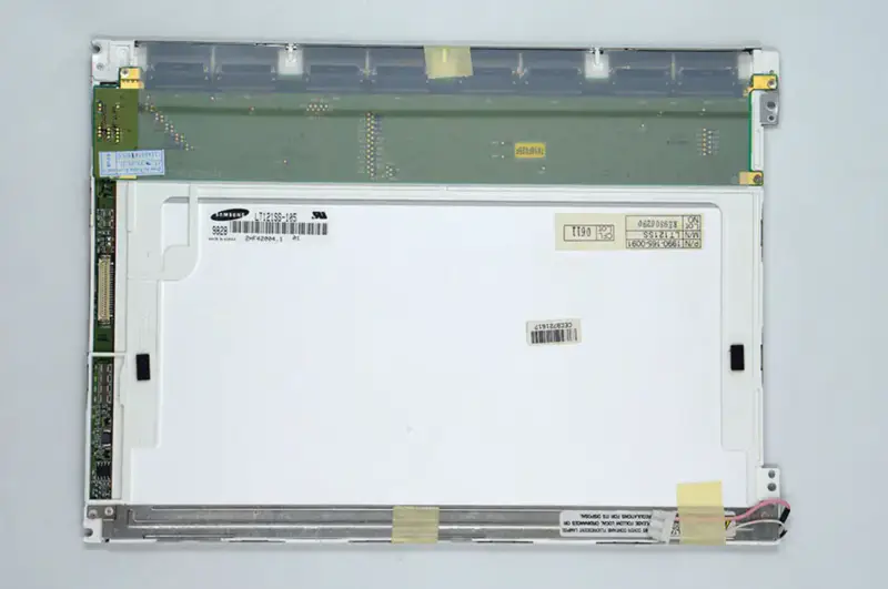 Remplacement du panneau LCD Samsung LT121SS-105