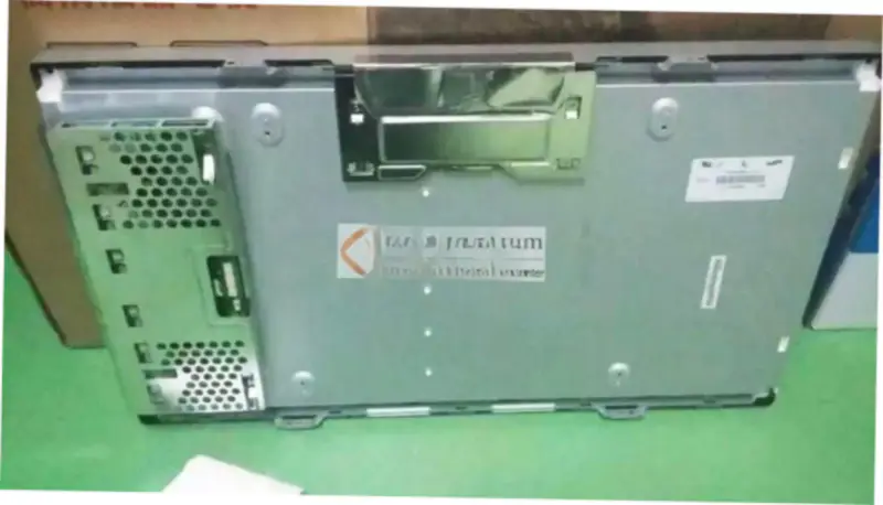 Samsung LTA260W2-L12 LCD