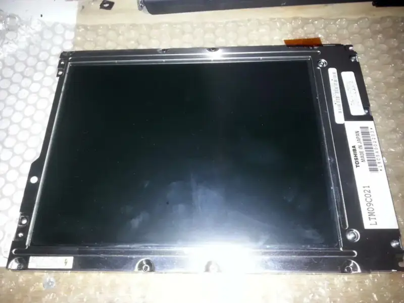 TOSHIBA LTM09C021 LCD