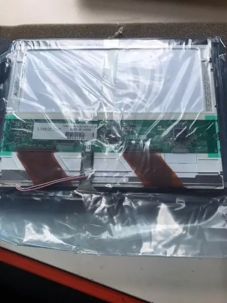TOSHIBA LTM12C318P LCD