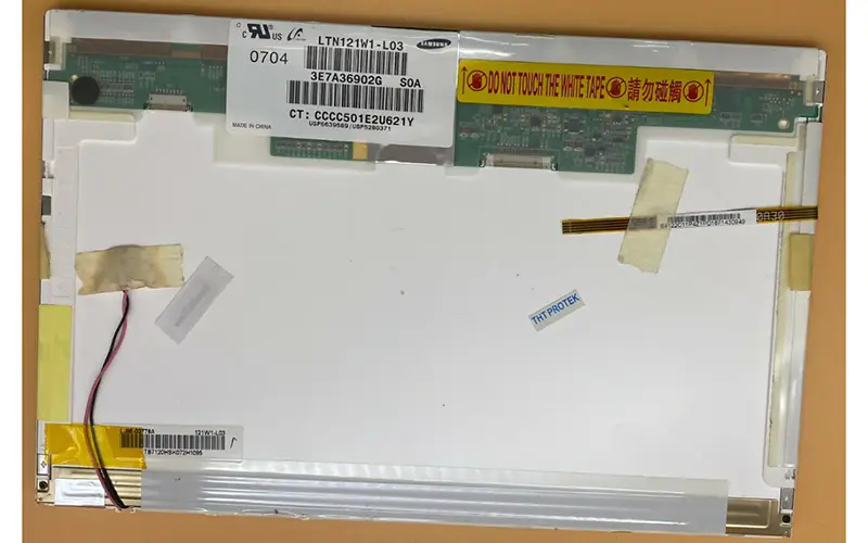 Remplacement du panneau LCD Samsung LTN121W1-L03