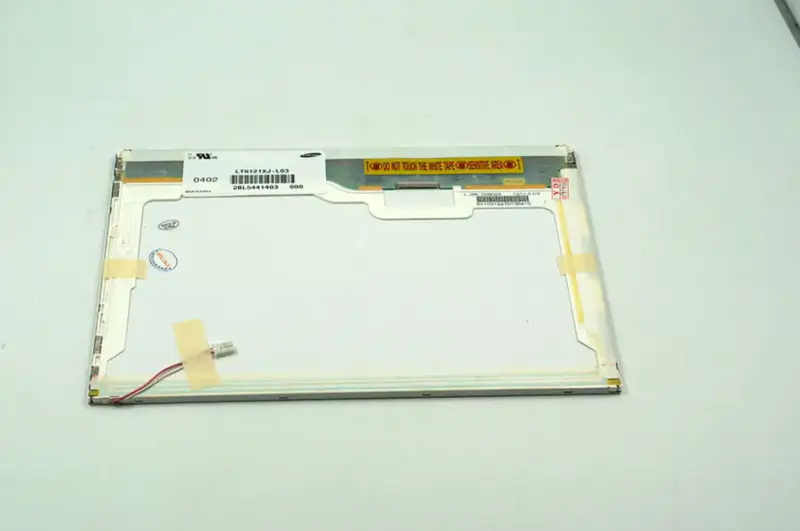 Remplacement du panneau LCD Samsung LTN121XJ-L03