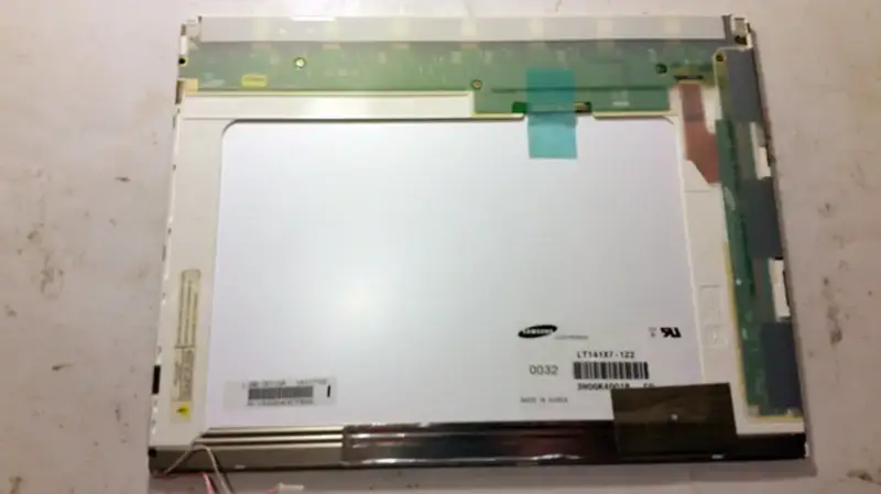 Sostituzione pannello LCD Samsung LTN141X7-122