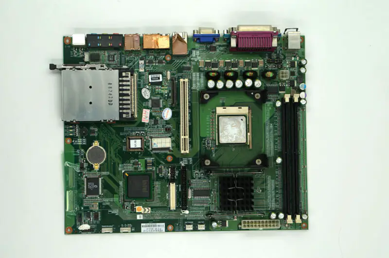 Carte mère industrielle Advantech PCM-9683