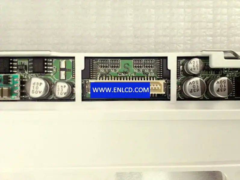 Remplacement du panneau LCD SHARP LM80C209
