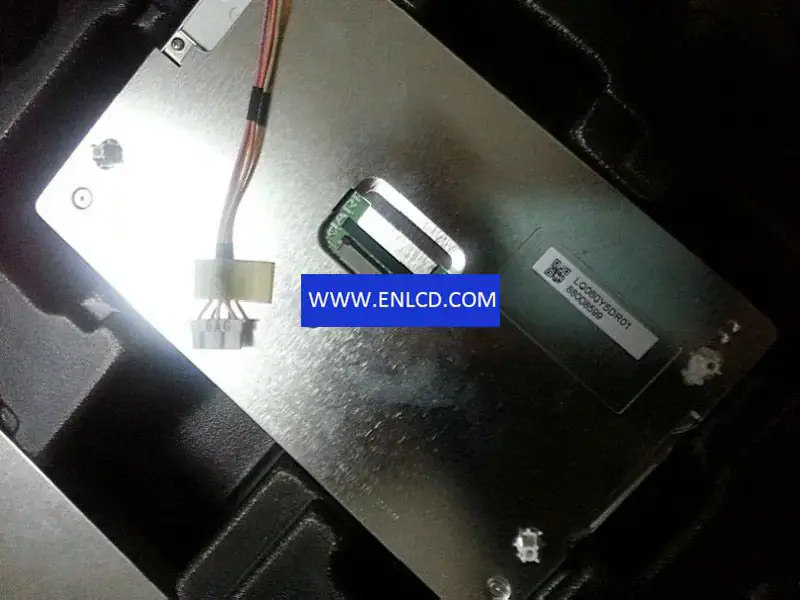 Substituição do painel LCD SHARP LQ080Y5DR01 para display automotivo