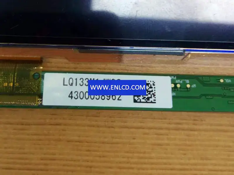 SHARP LQ133M1JW08 LCD panel