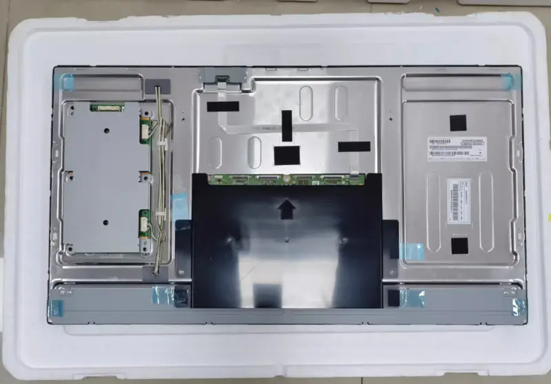 Panasonic VVX31P153H00 Remplacement du panneau LCD