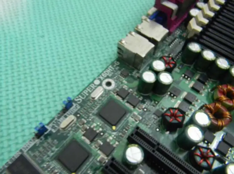 Carte mère SuperMicro X6DHT-G pour serveur 604 broches E7520 chipset 800FSB