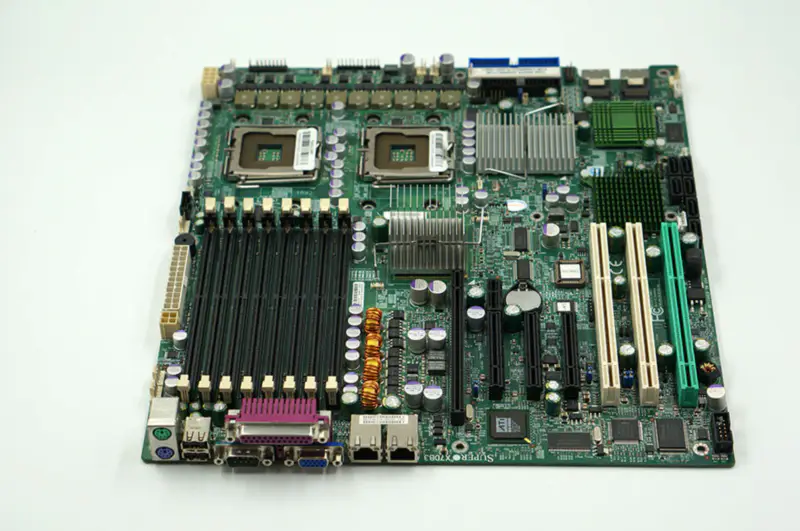 Carte mère Supermicro X7DB3