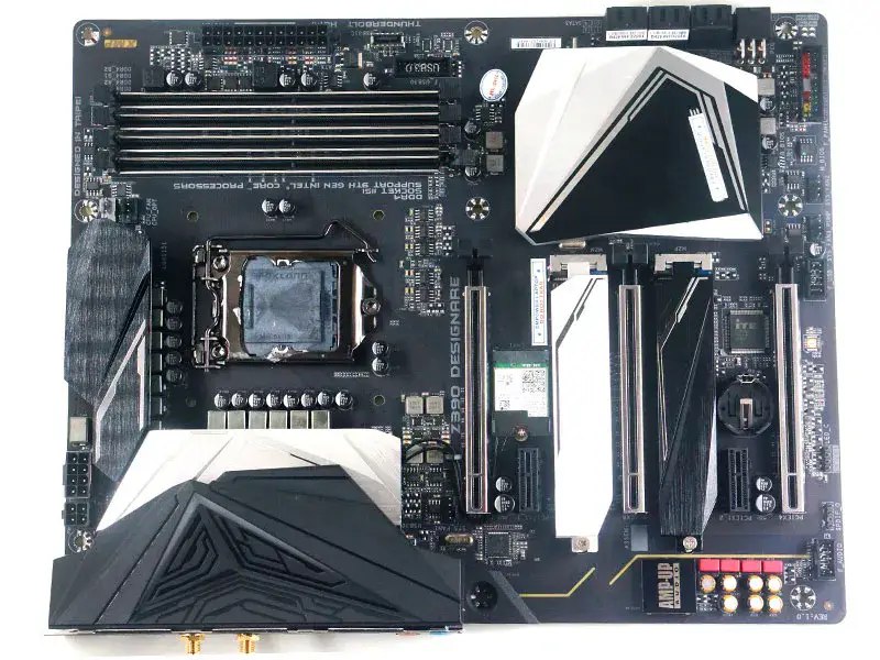 Carte mère Gigabyte Z390 Designare